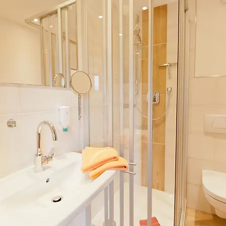 Schuasterhof Pensionat 3*